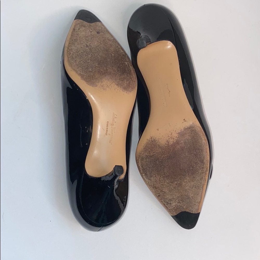 Ferragamo black bow patent kitten heels 8 B - Picture 9 of 16